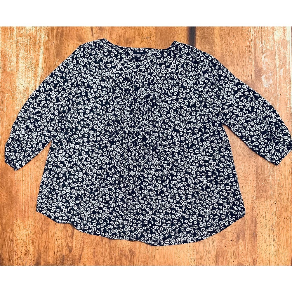 EUC Torrid semi sheer 3/4 sleeve floral print top size 0 - Picture 3 of 8